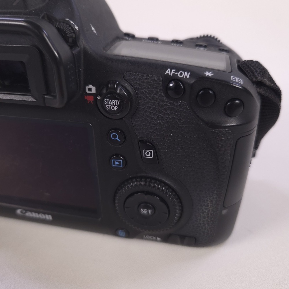 Canon EOS 6D 20.2MP Digital SLR Camera (Body Only) w/ Flash Charger 3 Batteries - Picture 7 of 16